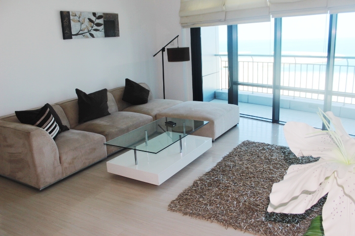 Sea view One Bedroom Close City Center Mall